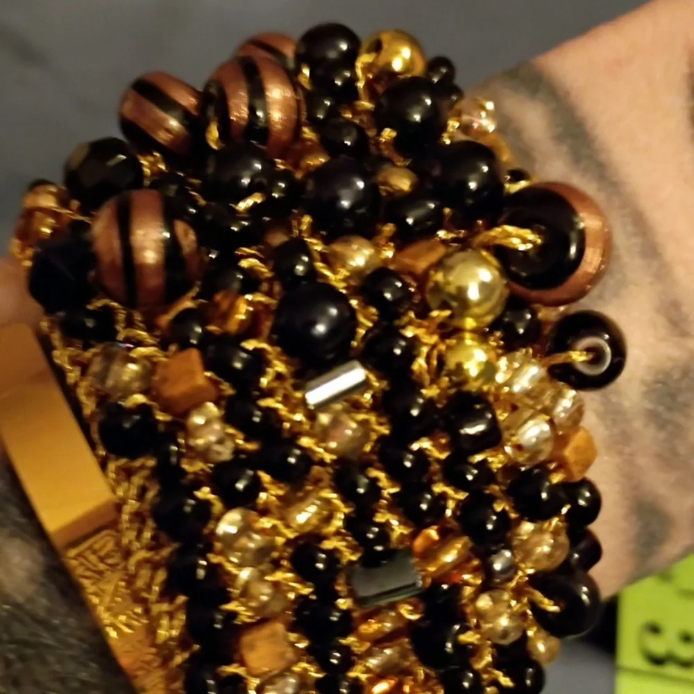 Vintage Black and Gold Beaded Bracelet Sewed With Elastic Thread.